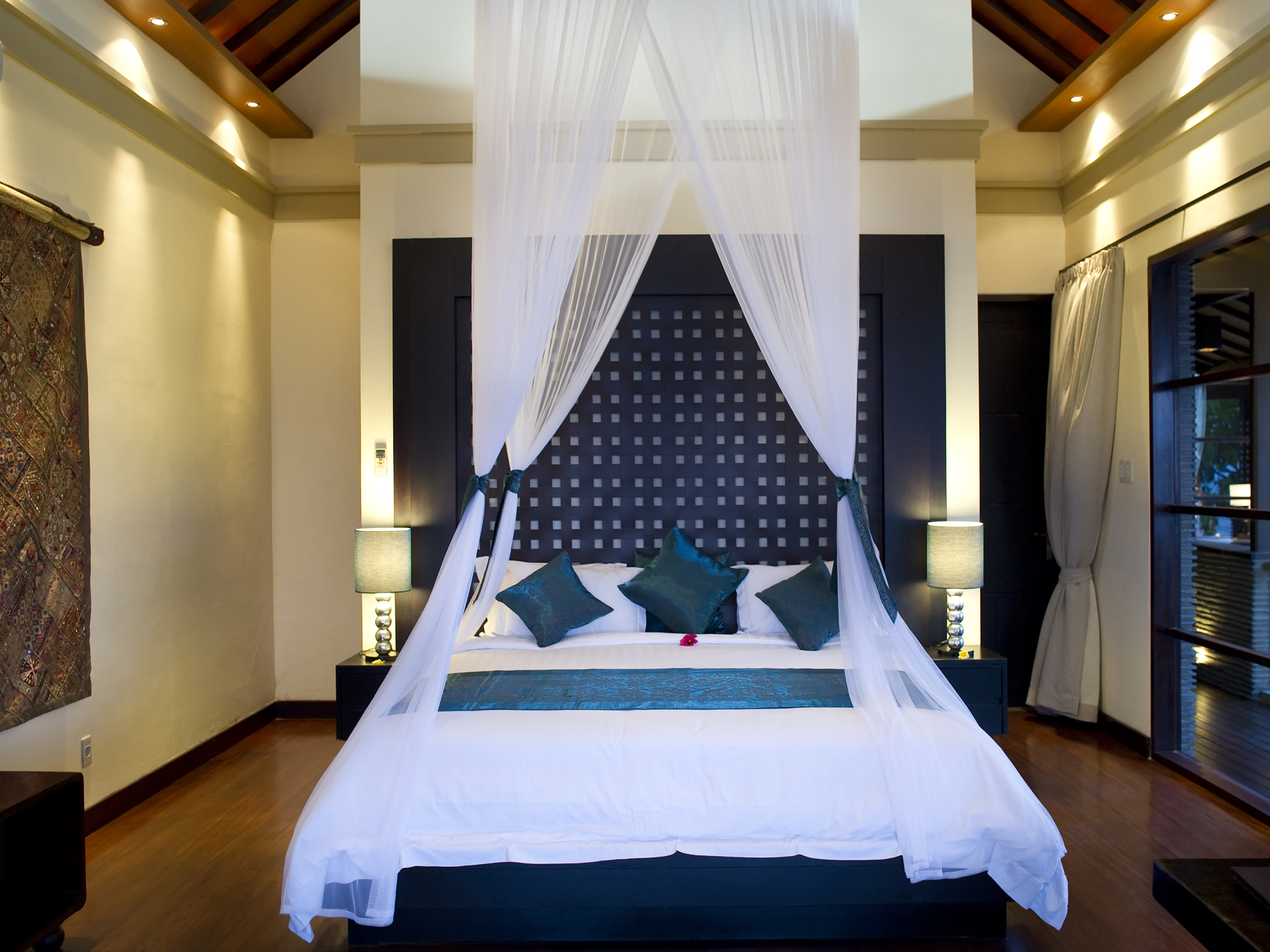 Villa Lega - Master bed - Villa LeGa, Seminyak, Bali